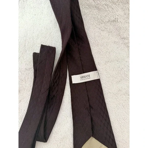 Armani Collezioni Textured Purple Tie Made in Italy Silk Blend Geometric Pattern - Picture 2 of 4